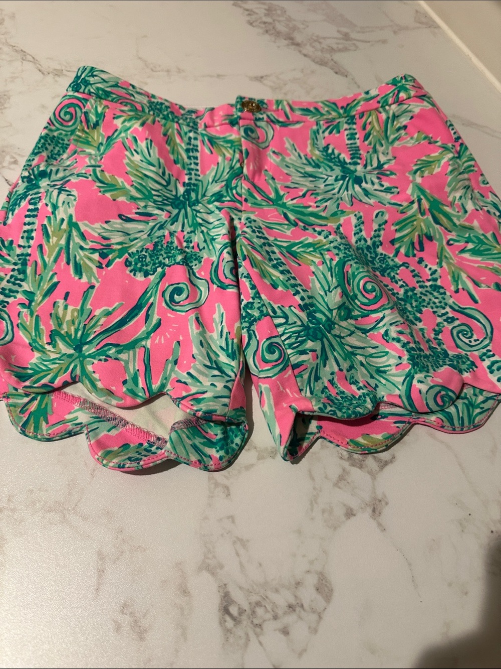 Lilly Pulitzer Pink and green Tropical Scalloped Hem Shorts; SZ 2; stretch!
